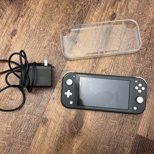 Nintendo Lite w Charger and Sparkly case